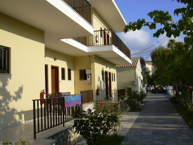 The 3 Little Pigs Apartments Sidari  Luaran gambar